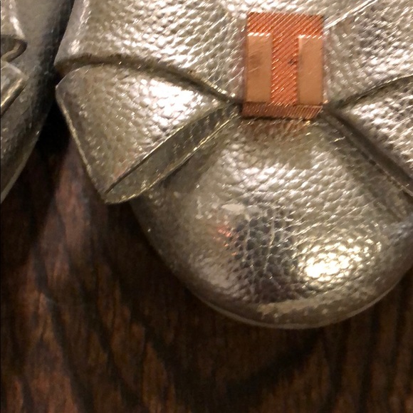 Ted Baker Silver Bow Flats Size 8 GUC - Picture 3 of 6